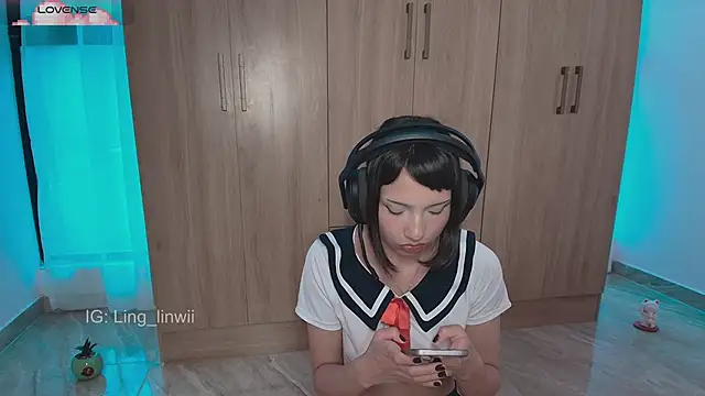 Snapshot of ling_meow chatting on 06.18.26 ling meow online show from 06.18.26