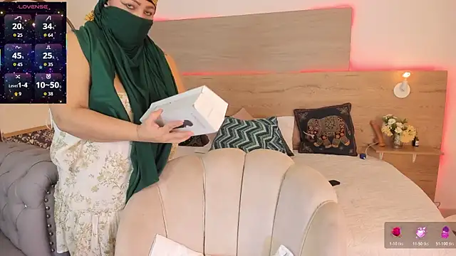 Snapshot of _Azahaaraa_ chatting on 04.28.26 Azahaaraa online show from 04.28.26