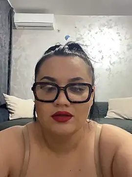 julietalovee online show from 03.28.26