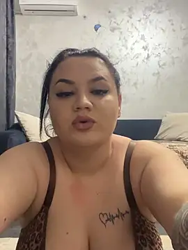 julietalovee online show from 04.26.26