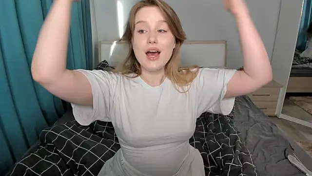 Snapshot of JennyHardy chatting on 05.19.26 JennyHardy online show from 05.19.26