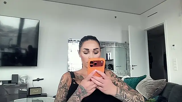 AMBER HARD online show from 04.18.26