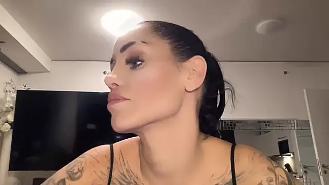 AMBER HARD online show from 04.19.26