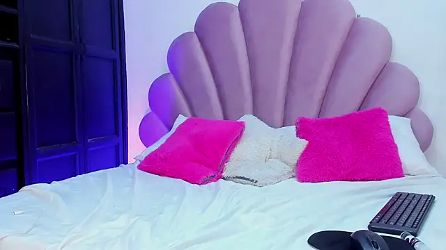 sophia mell online show from 04.15.26