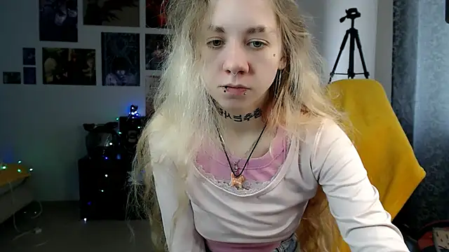 Nica Kawaii online show from 04.21.26