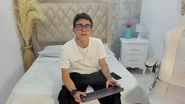 TylerCross  online show from 03.17.26