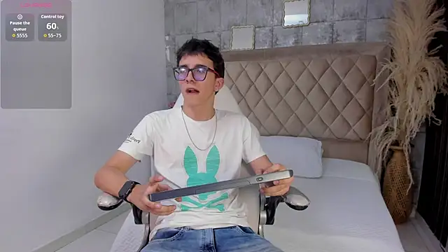 TylerCross  online show from 04.02.26