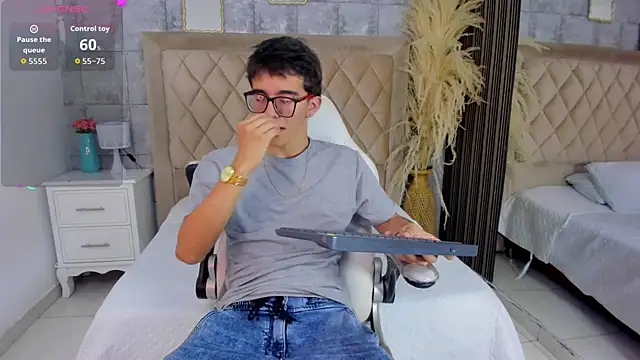 TylerCross  online show from 04.03.26