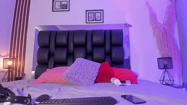 dalhia and hades online show from 04.08.26