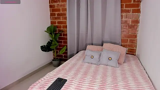ashley hills  online show from 07.22.26