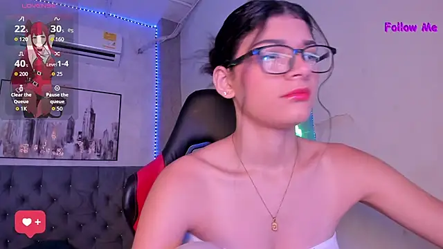 Snapshot of karolina_vince chatting on 06.14.26 karolina vince online show from 06.14.26
