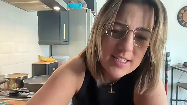 annabellewarick online show from 04.08.26