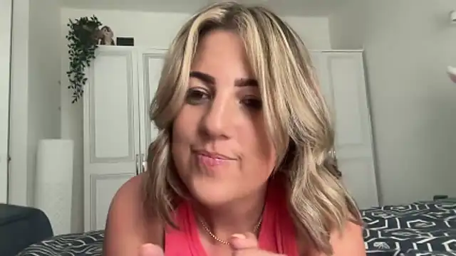 Snapshot of annabellewarick chatting on 06.15.26 annabellewarick online show from 06.15.26
