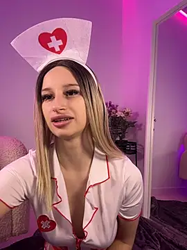 ScarletFlameee online show from 04.18.26