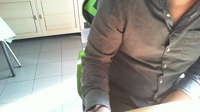 Belgiumboy92 online show from 03.12.26