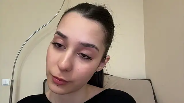 AdeleVelvet online show from 04.03.26