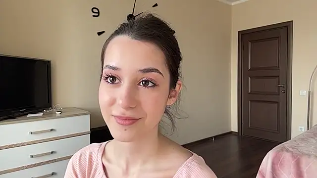 AdeleVelvet online show from 04.18.26