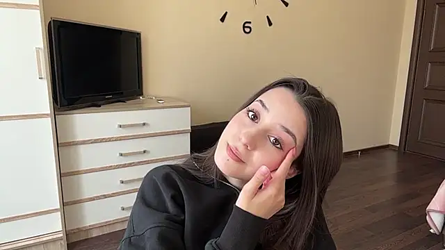 AdeleVelvet online show from 04.24.26