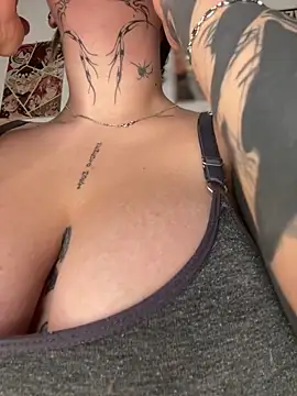 CarolQueen1  online show from 04.19.26