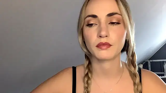 ScarlettSensitive online show from 04.18.26