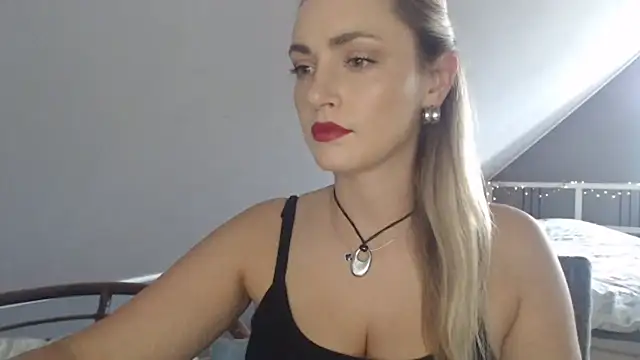 Snapshot of ScarlettSensitive chatting on 06.19.26 ScarlettSensitive online show from 06.19.26