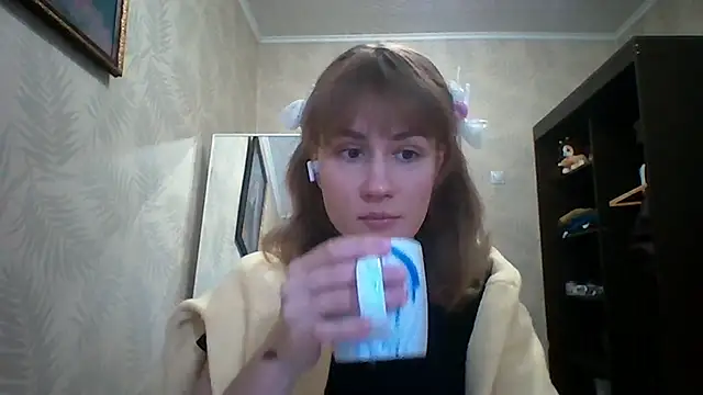 ElenoreHolguin online show from 04.25.26