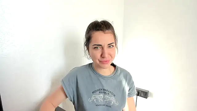 summmmersky1 online show from 04.14.26