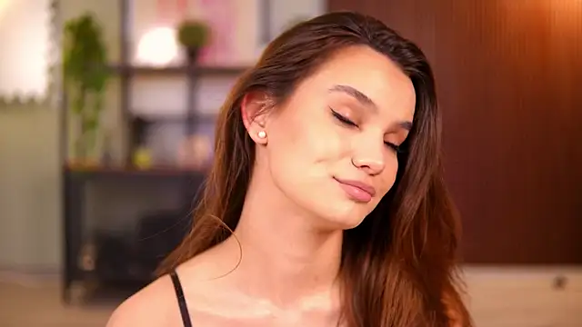 Lena Laurent online show from 04.25.26