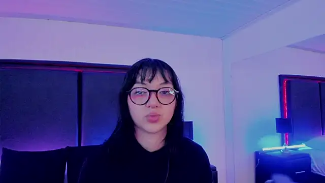 Snapshot of LilithBluum chatting on 06.05.26 LilithBluum online show from 06.05.26