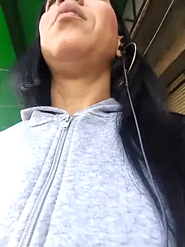Snapshot of Camillemonroe_ chatting on 04.27.26 Camillemonroe online show from 04.27.26