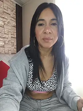 Snapshot of Camillemonroe_ chatting on 05.27.26 Camillemonroe online show from 05.27.26