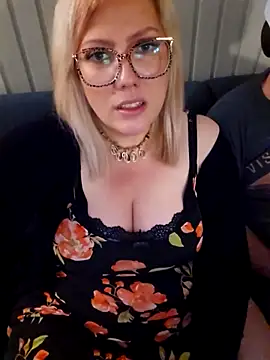 Snapshot of LexySaint chatting on 09.10.25 LexySaint online show from 09.10.25