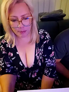 Snapshot of LexySaint chatting on 09.15.25 LexySaint online show from 09.15.25