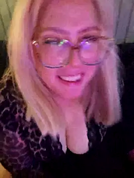 Snapshot of LexySaint chatting on 09.16.25 LexySaint online show from 09.16.25