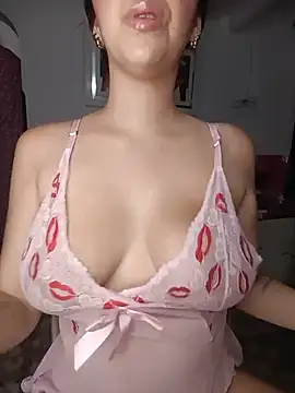 Snapshot of Kitty_Loveee chatting on 06.14.26 Kitty Loveee online show from 06.14.26
