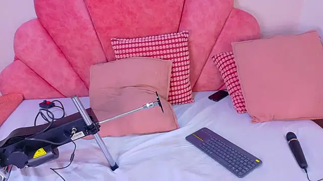 Snapshot of Meganlove__ chatting on 05.06.26 Meganlove online show from 05.06.26