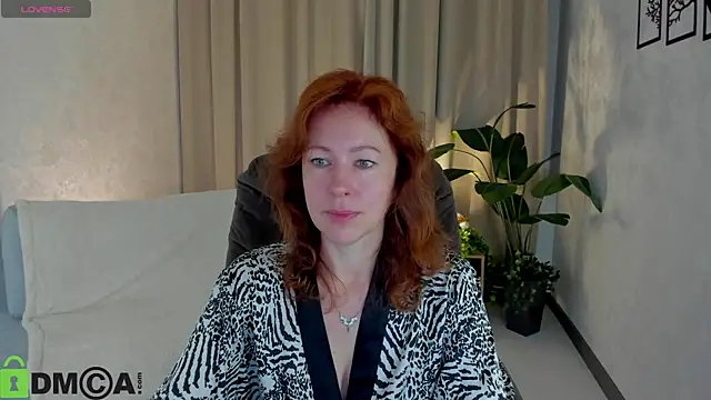 Snapshot of LeticiaRomano chatting on 05.17.26 LeticiaRomano online show from 05.17.26
