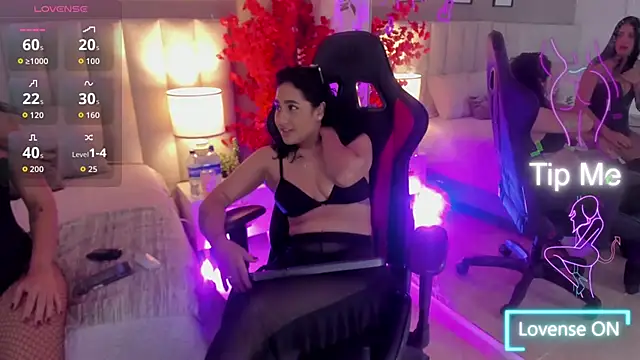 Snapshot of aniie_rouse chatting on 05.22.26 aniie rouse online show from 05.22.26