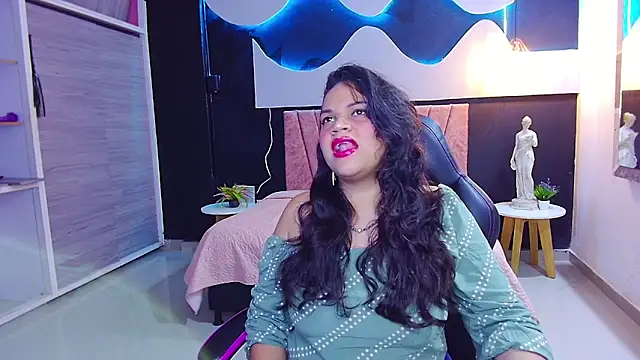 scarlettt  joness online show from 04.24.26