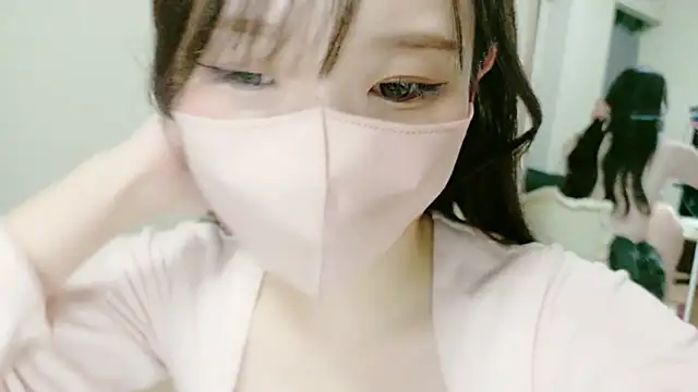 Snapshot of himachan_v chatting on 04.26.26 himachan v online show from 04.26.26