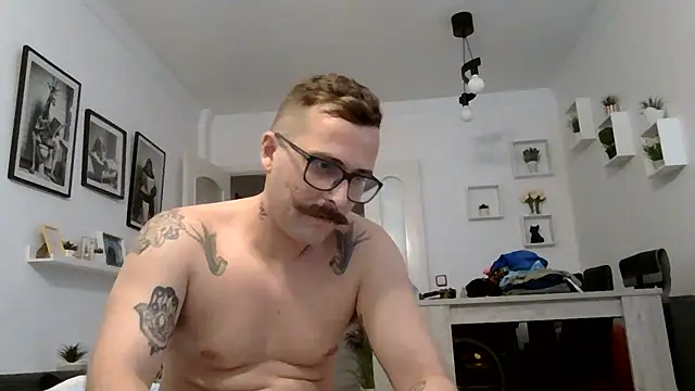 Snapshot of yanick931 chatting on 07.23.26 yanick931 online show from 07.23.26