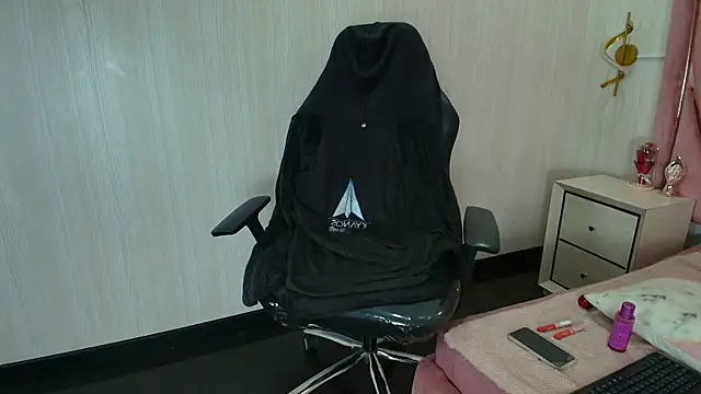 Helenn Moore online show from 04.08.26