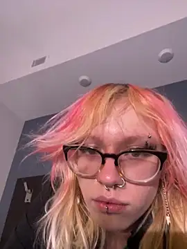 Snapshot of simplyobsessedwher chatting on 05.25.26 simplyobsessedwher online show from 05.25.26
