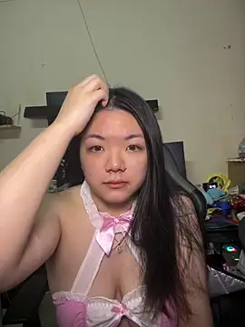 Snapshot of AYW-22 chatting on 03.15.26 AYW-22 online show from 03.15.26