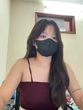 Snapshot of VyVy18 chatting on 06.17.26 VyVy18 online show from 06.17.26