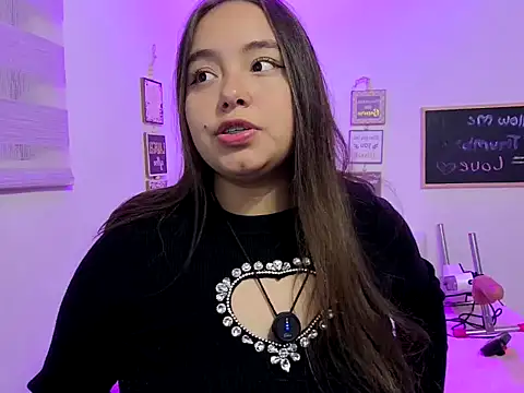 Snapshot of cherry_valeria chatting on 05.13.26 cherry valeria online show from 05.13.26