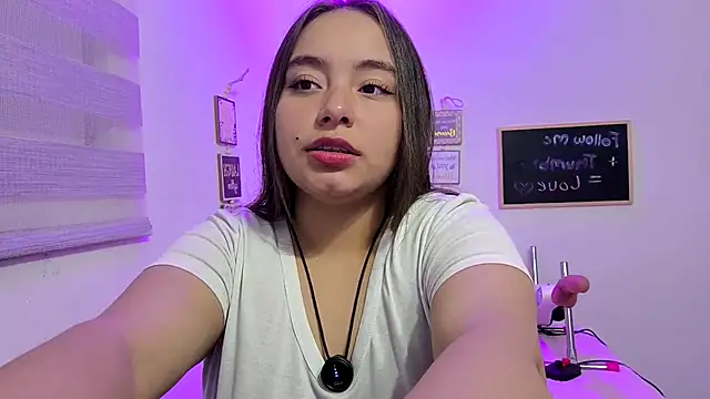 Snapshot of cherry_valeria chatting on 05.17.26 cherry valeria online show from 05.17.26