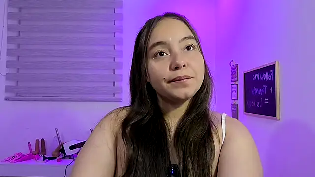 Snapshot of cherry_valeria chatting on 05.27.26 cherry valeria online show from 05.27.26