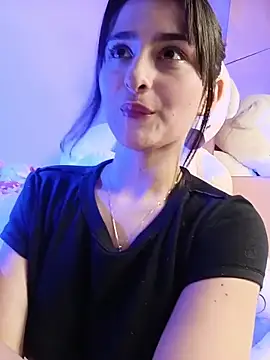 Snapshot of KarolyneLune chatting on 05.20.26 KarolyneLune online show from 05.20.26