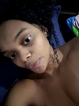 Snapshot of marialuiza2027 chatting on 04.25.26 marialuiza2027 online show from 04.25.26